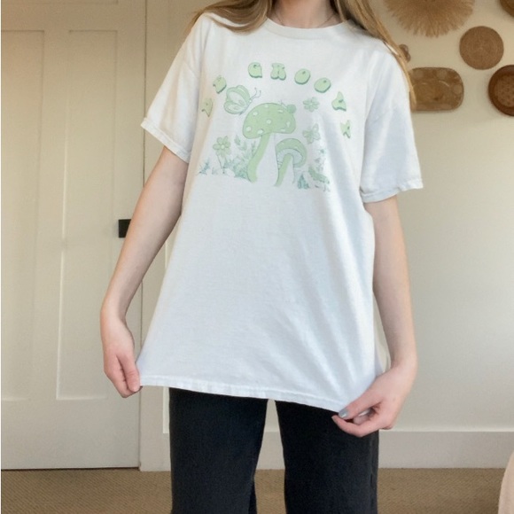 Be Groovy oversized tee - Picture 3 of 3